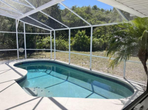 4 bedrooms pool home in Davenport close to the parks
